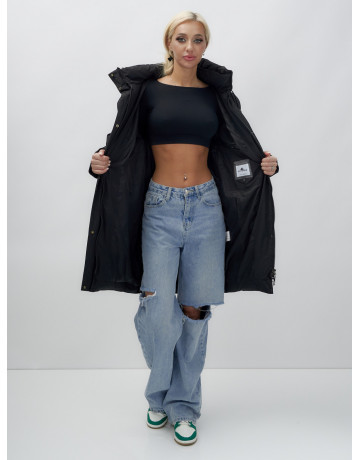 Женская зимняя куртка свободного кроя с простеганным утеплителем.