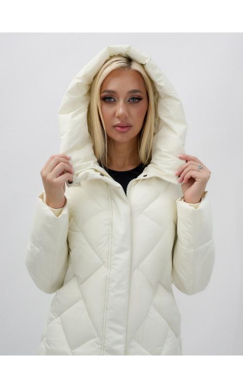 Длинный зимний пуховик с капюшоном для женщин.