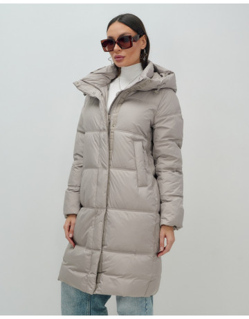 Длинный женский пуховик с капюшоном для зимы.
