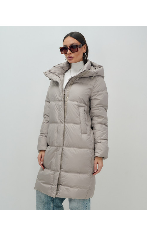 Длинный женский пуховик с капюшоном для зимы.