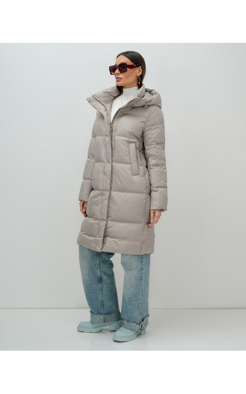 Длинный женский пуховик с капюшоном для зимы.
