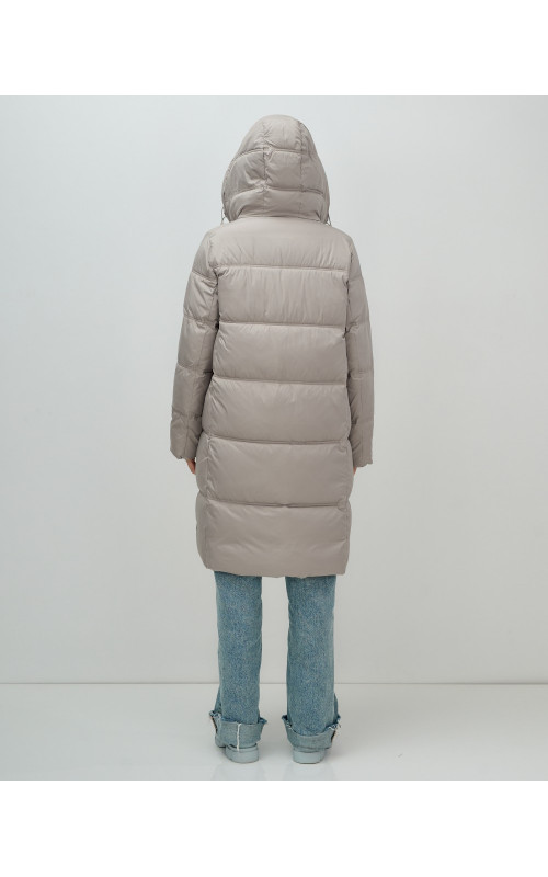 Длинный женский пуховик с капюшоном для зимы.