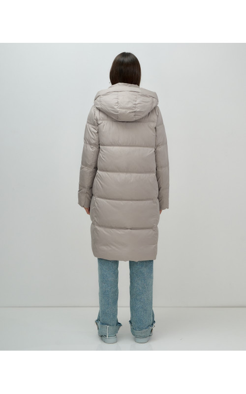Длинный женский пуховик с капюшоном для зимы.