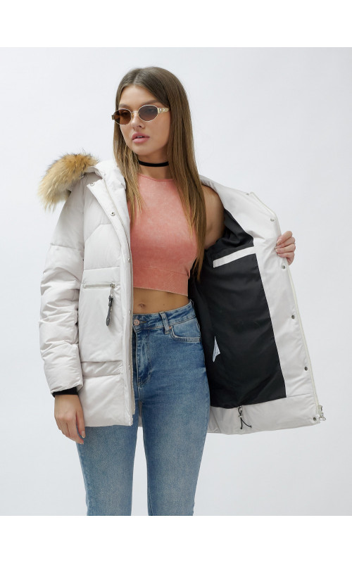 Зимняя женская куртка премиум-класса с опушкой из натурального меха енота.