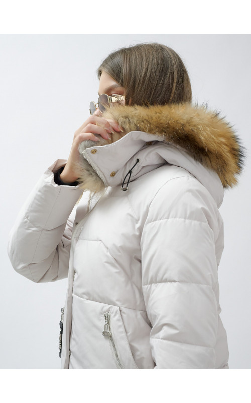 Зимняя женская куртка премиум-класса с опушкой из натурального меха енота.