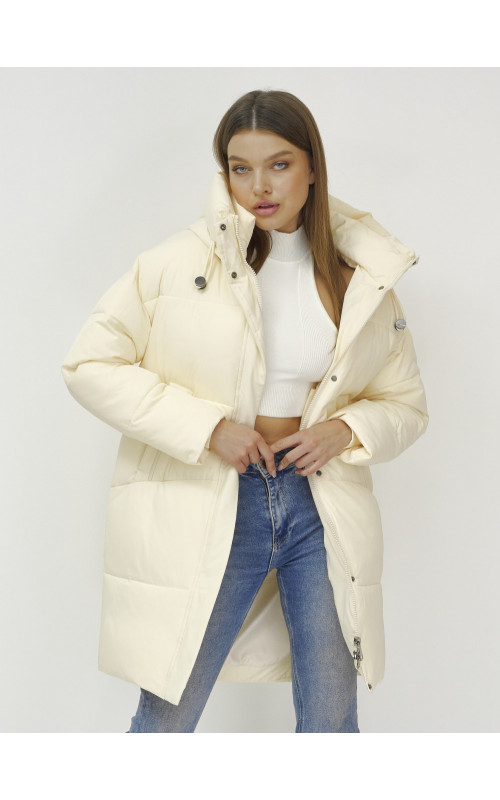 Женский зимний пуховик с капюшоном, светло-бежевый, удлинённый. в Тюмени