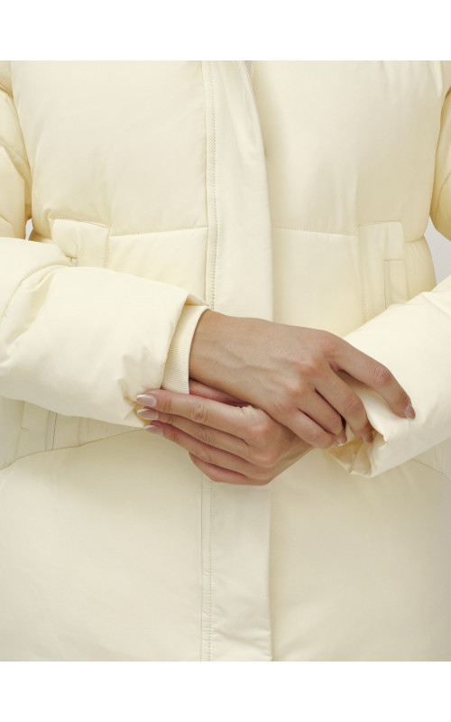 Женский зимний пуховик с капюшоном, светло-бежевый, удлинённый. в Тюмени