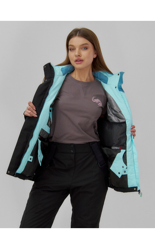 Женский горнолыжный костюм для активного отдыха.