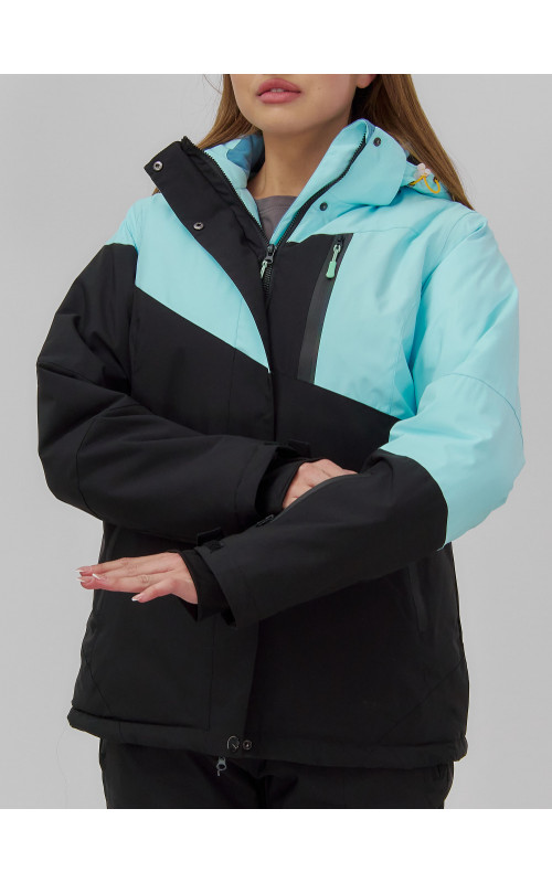 Женский горнолыжный костюм для активного отдыха.