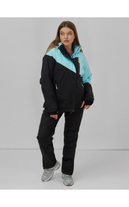 Женский горнолыжный костюм для активного отдыха.
