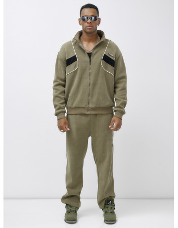 Утеплённый мужской спортивный костюм.