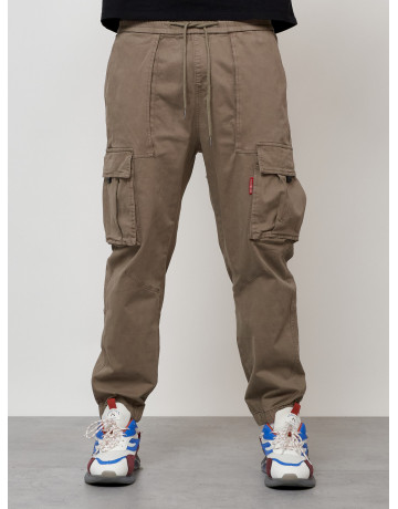 Мужские брюки зауженного кроя.