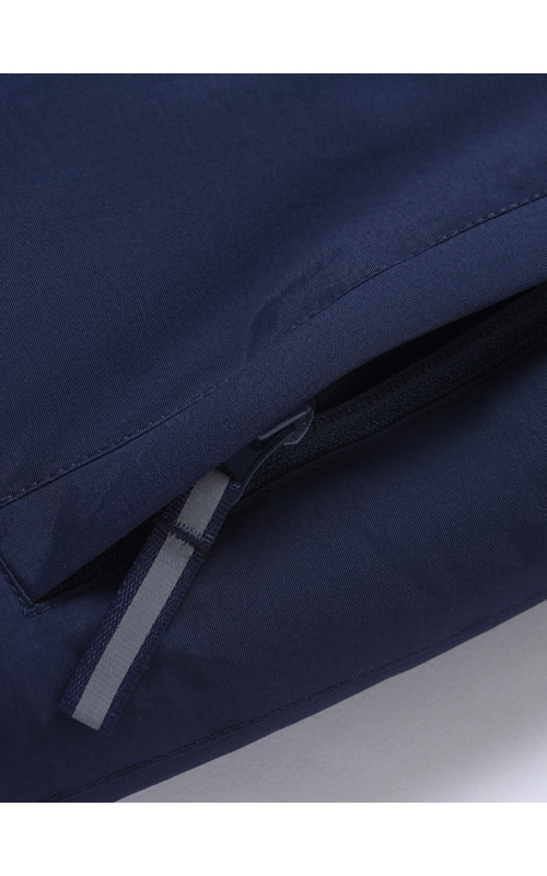 Зимний горнолыжный костюм для девочки.