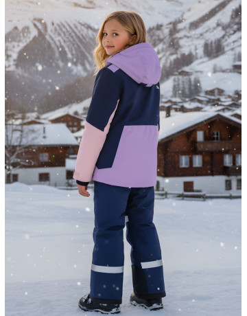 Зимний горнолыжный костюм для девочки.