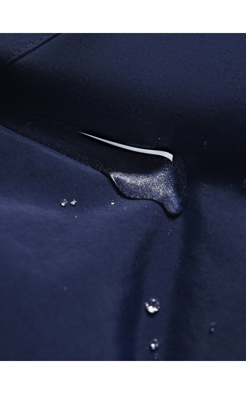 Зимний горнолыжный костюм для девочки.