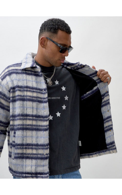 Ворсистая шерстяная рубашка для активного образа жизни.