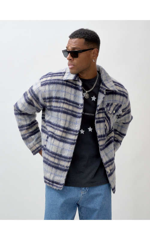 Ворсистая шерстяная рубашка для активного образа жизни.