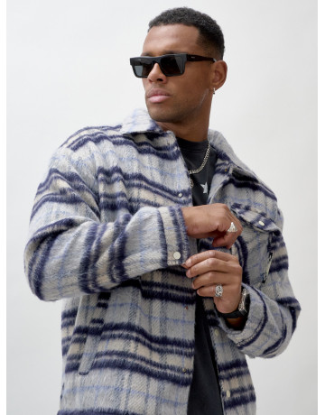 Ворсистая шерстяная рубашка для активного образа жизни.