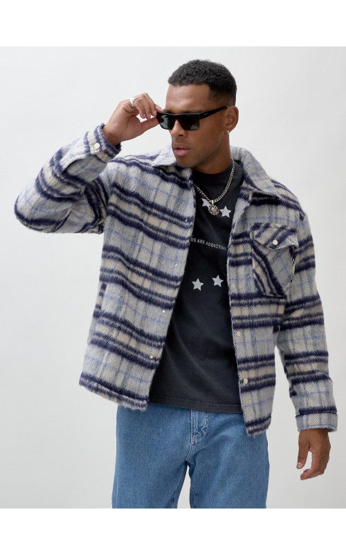 Ворсистая шерстяная рубашка для активного образа жизни.