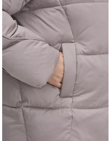 Пуховик зимний женский с капюшоном, светло-коричневый. в Тюмени