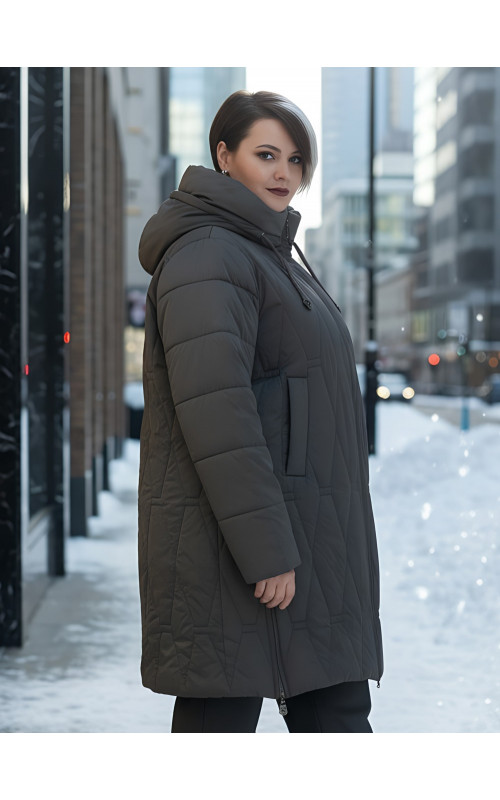 Длинный зимний пуховик для женщин с капюшоном.