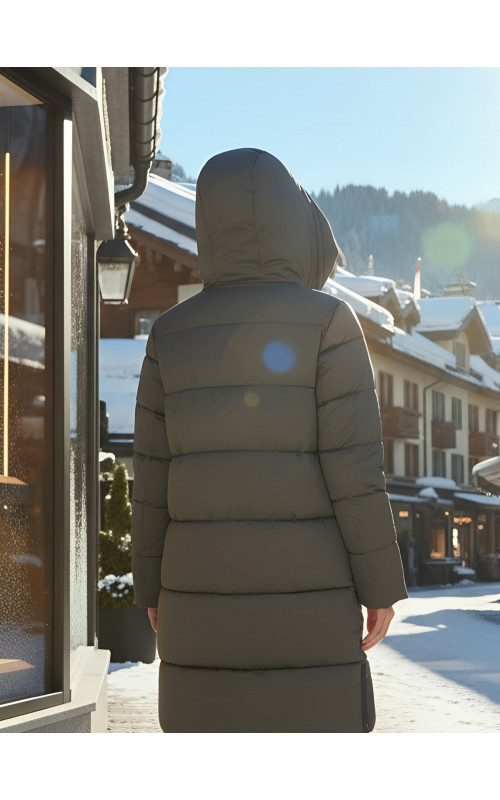 Длинный женский пуховик с капюшоном для зимы