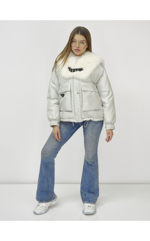 Зимний женский бомбер-куртка с меховой опушкой.