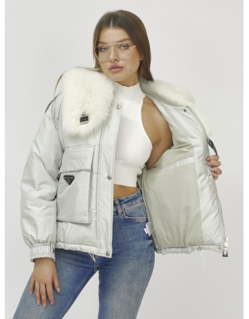 Зимний женский бомбер-куртка с меховой опушкой.