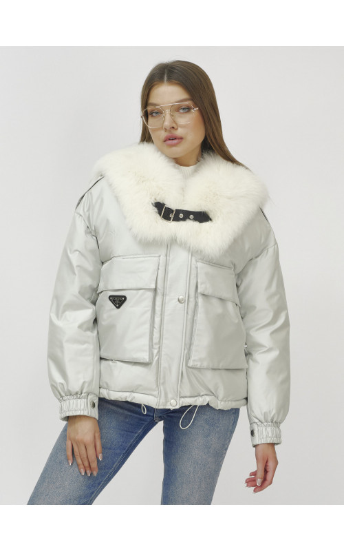 Зимний женский бомбер-куртка с меховой опушкой.