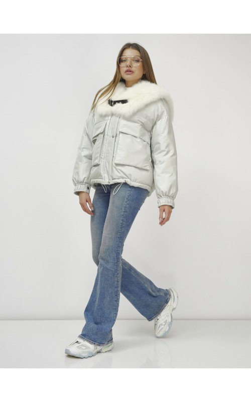 Зимний женский бомбер-куртка с меховой опушкой.