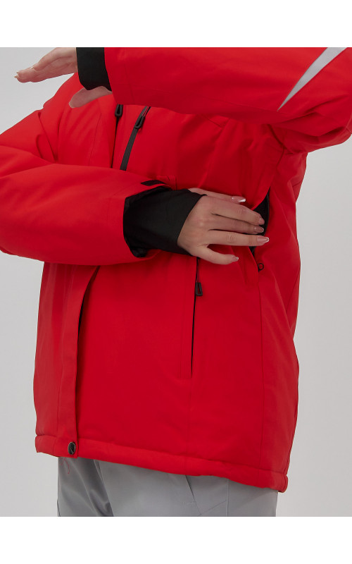 Женская горнолыжная куртка: стиль и защита для зимних склонов