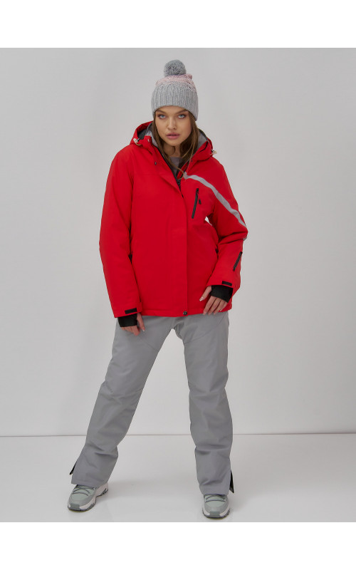 Женская горнолыжная куртка: стиль и защита для зимних склонов