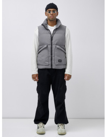 Мужской зимний стеганый жилет для активного отдыха.