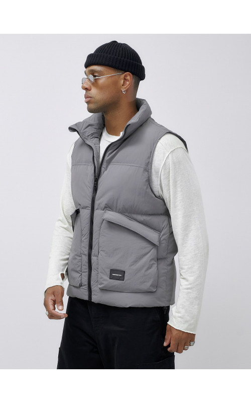 Мужской зимний стеганый жилет для активного отдыха.