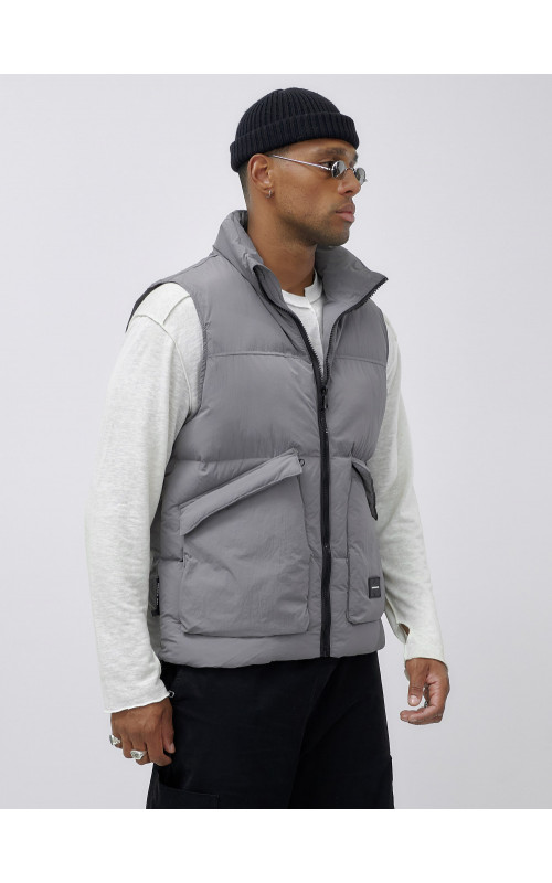 Мужской зимний стеганый жилет для активного отдыха.