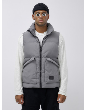 Мужской зимний стеганый жилет для активного отдыха.