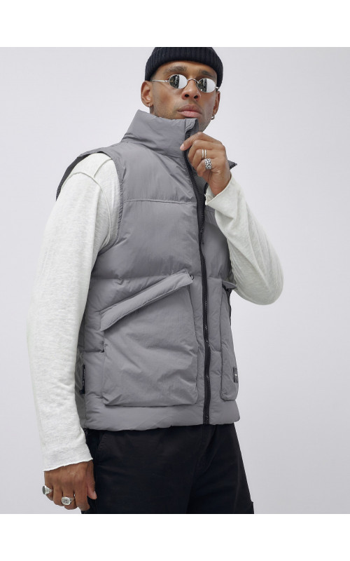 Мужской зимний стеганый жилет для активного отдыха.