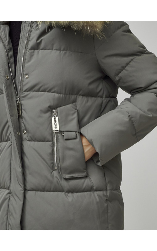 Женская зимняя куртка с мехом.