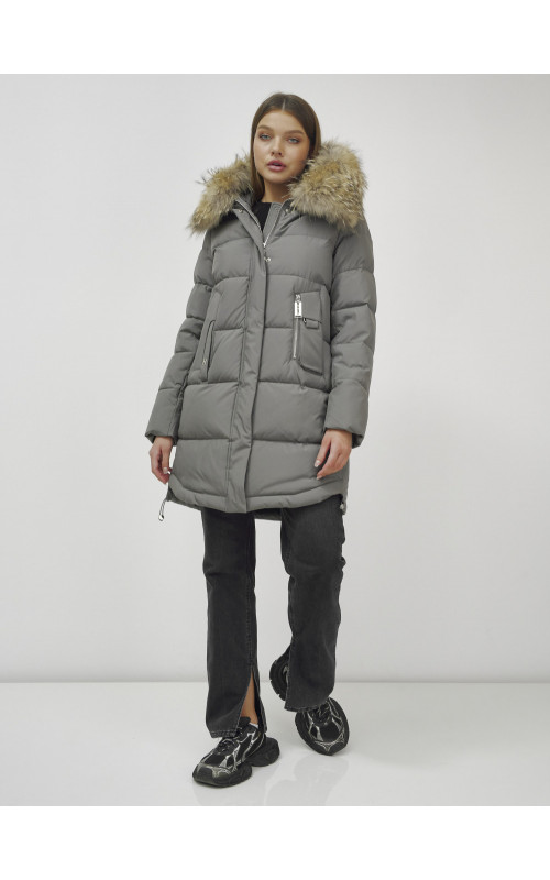 Женская зимняя куртка с мехом.