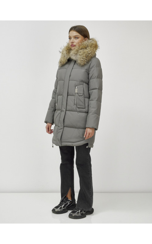 Женская зимняя куртка с мехом.