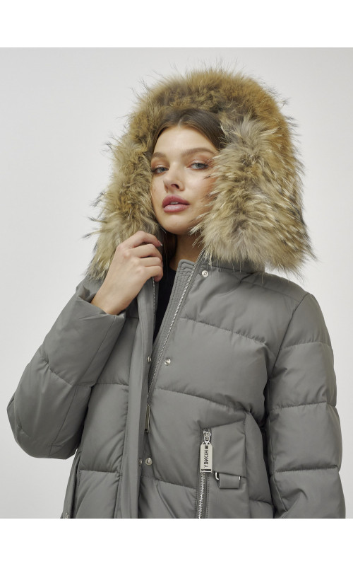 Женская зимняя куртка с мехом.
