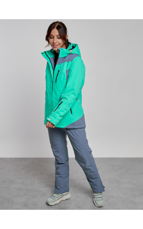 Женский горнолыжный костюм для зимних видов спорта.