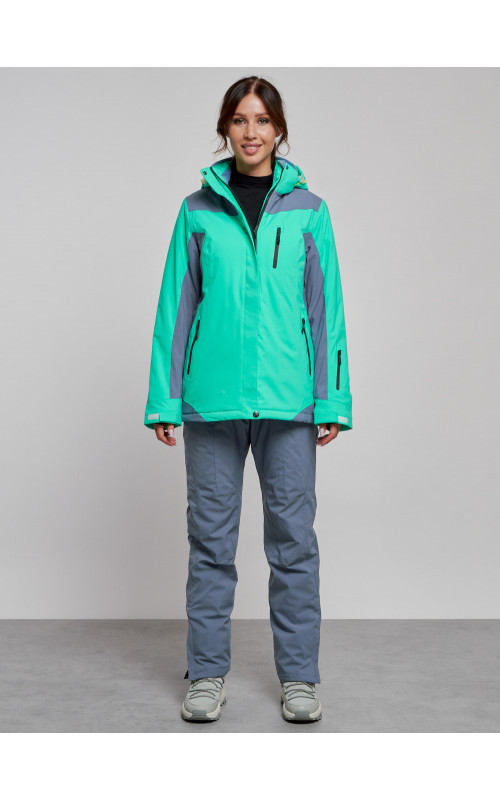 Женский горнолыжный костюм для зимних видов спорта.