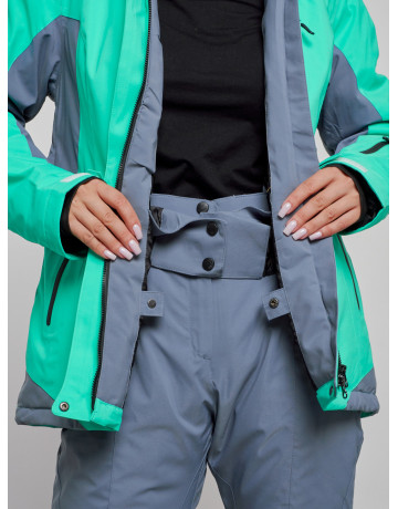 Женский горнолыжный костюм для зимних видов спорта.