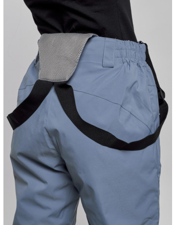 Женский горнолыжный костюм для зимних видов спорта.