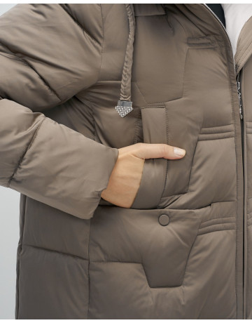 Длинный женский пуховик с капюшоном для зимы