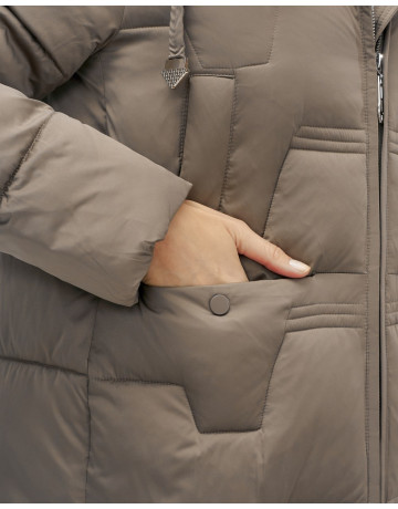 Длинный женский пуховик с капюшоном для зимы