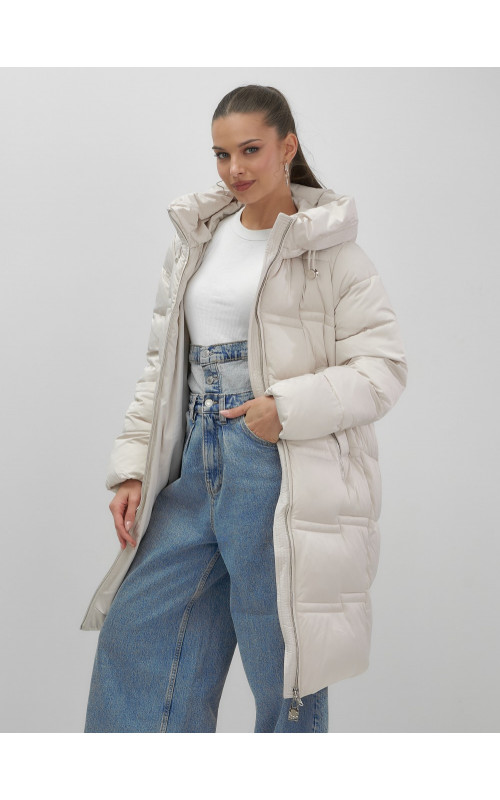 Длинный зимний пуховик для женщин с капюшоном.