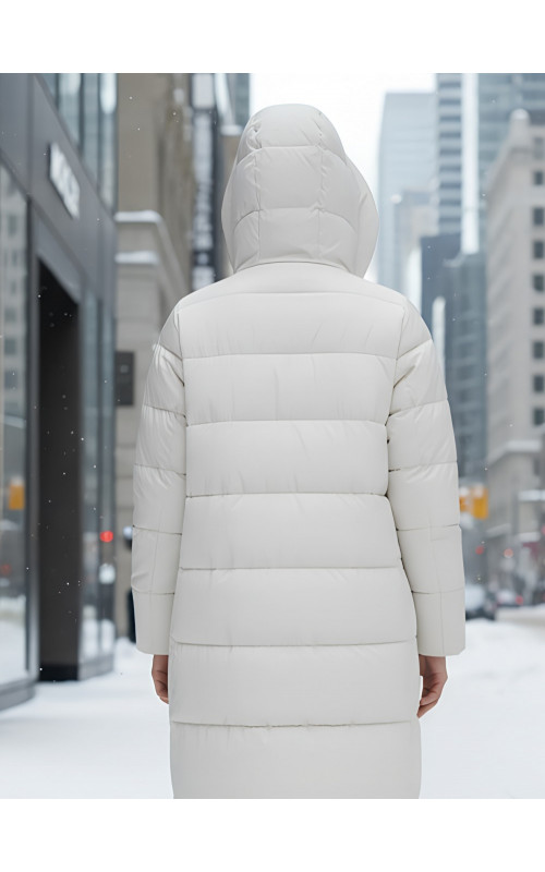Длинный зимний пуховик для женщин с капюшоном.