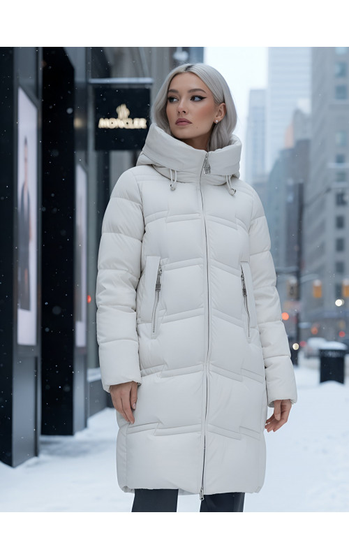 Длинный зимний пуховик для женщин с капюшоном.